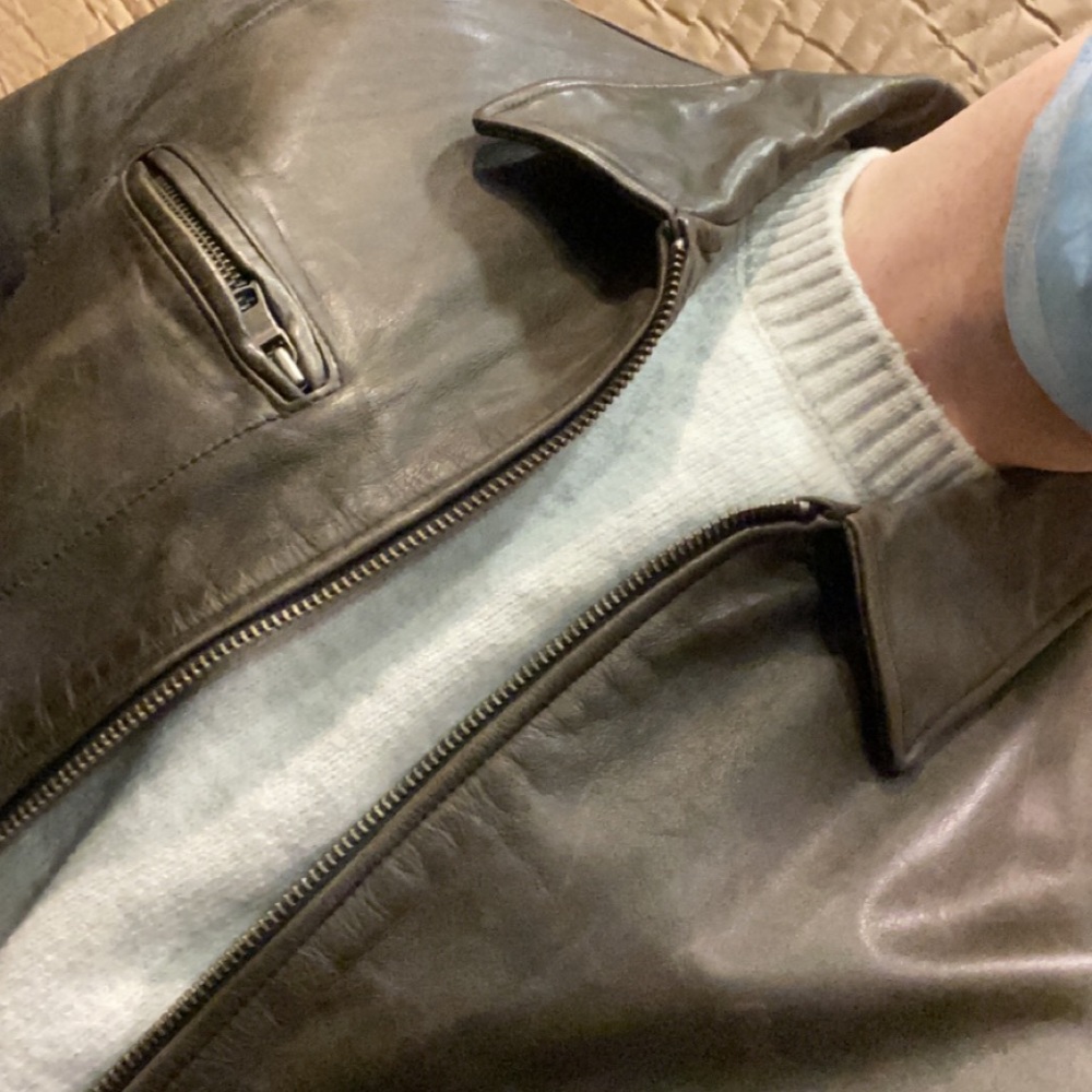 *important*. Fits like a Medium.  Fall ‘07 pilot Banana Republic leather jacket